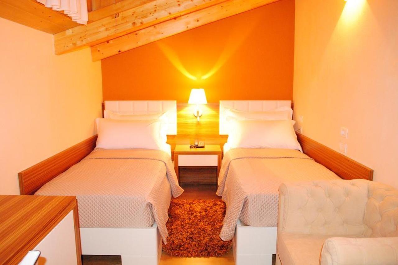 Hotel Vila 60 Tirana Kültér fotó