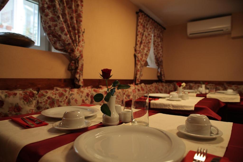 Hotel Vila 60 Tirana Kültér fotó